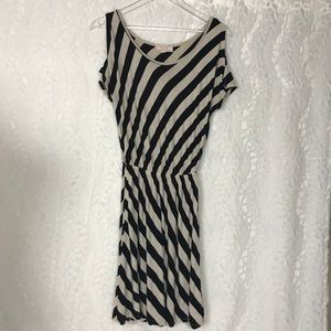 Pink Rose s/s cold shoulder cream black dress med